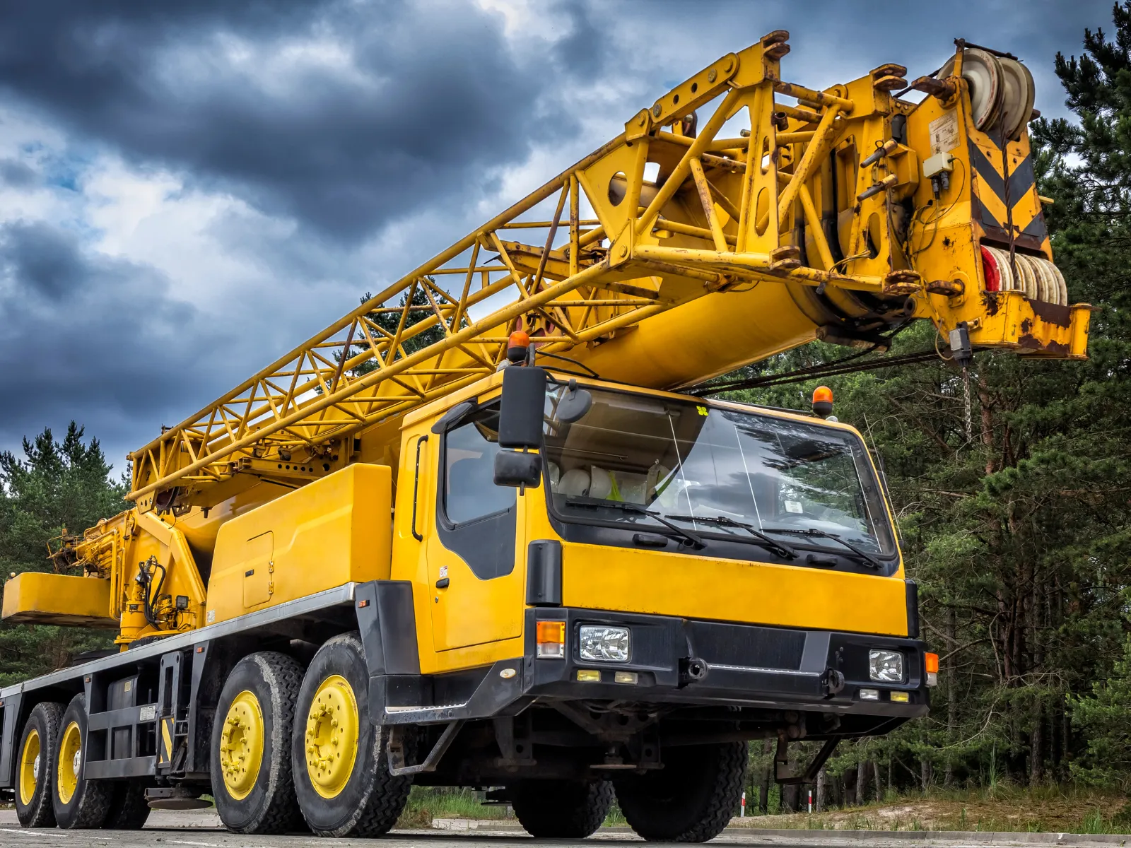 Heavy lifting operation using cranes and crane spares in mining industry